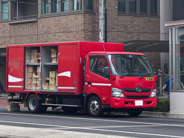 「自販機200台ぶん!?」飲料を支える“ボトルカー”の秘密に迫る ボトルカー